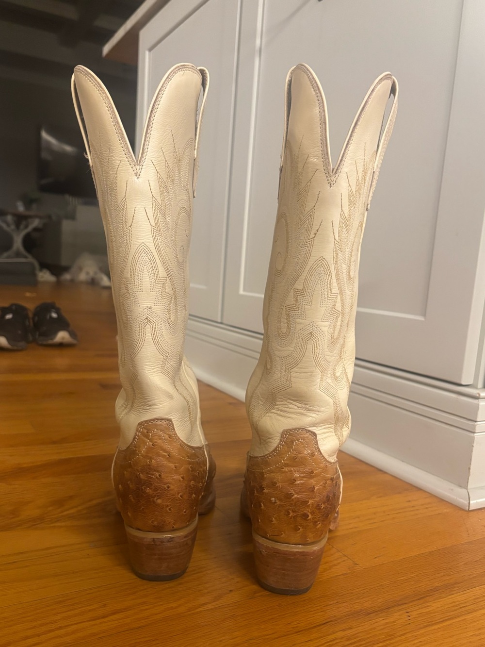 Freebird woodland wheat ostrich Cream and Brown Heeled Boots 2” size 7 - Picture 6 of 14